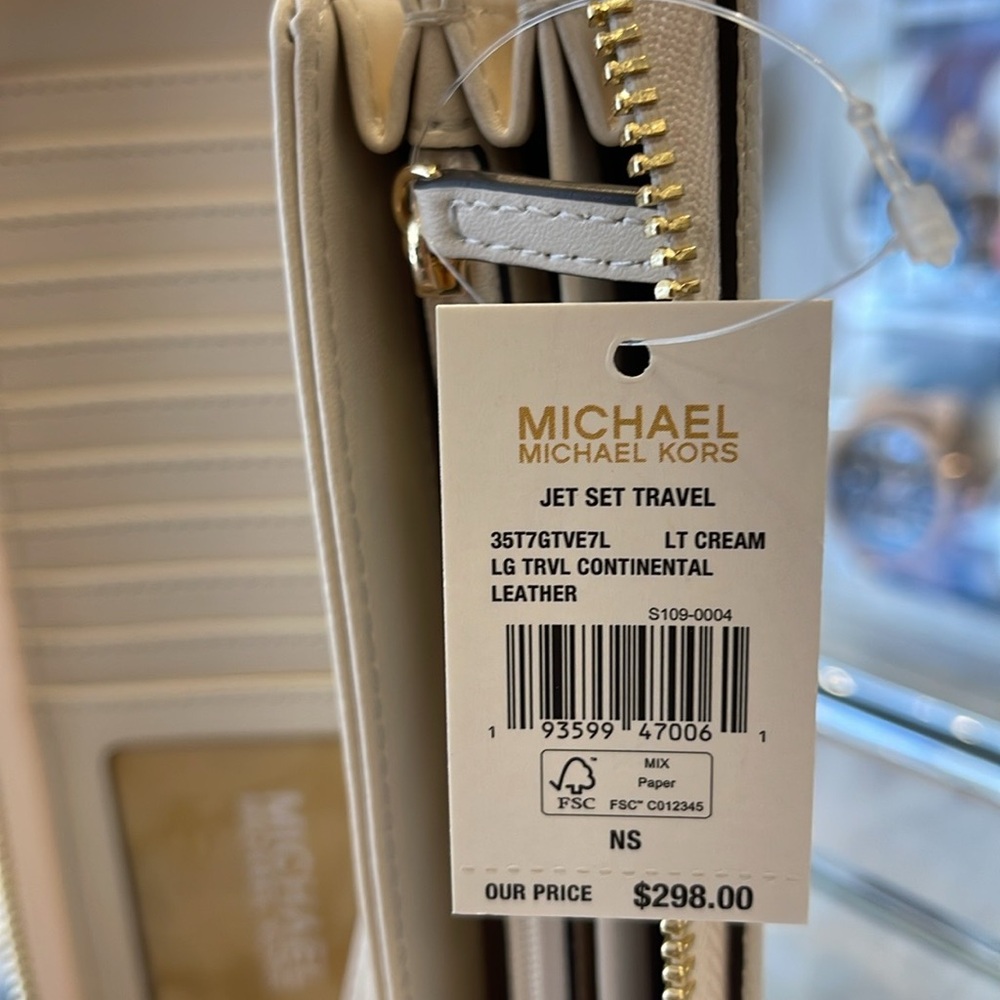 MICHAEL KORS
Leather Continental Wristlet Phone Case Wallet 
Light Cream 
NWT - Picture 11 of 16